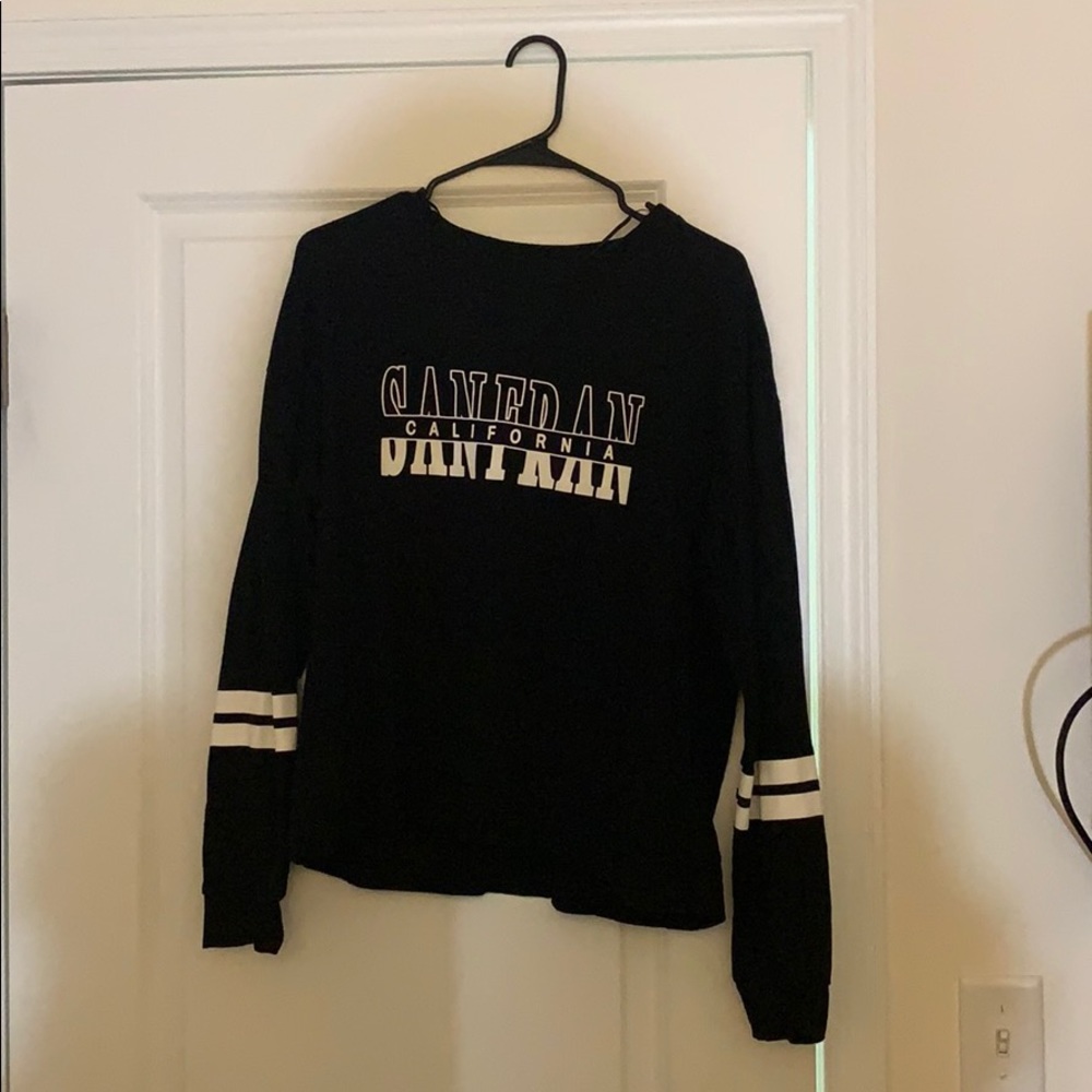 Black and white sweatshirt/t-shirt